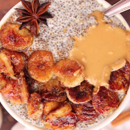chia pudding with caramelized bananas